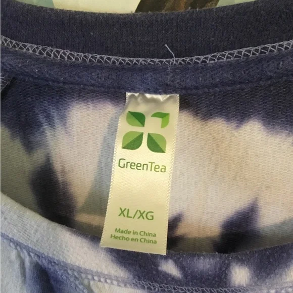 GREEN TEA Size XL Sweatshirt, blue and white tie-dye long sleeve, Crewneck. - Picture 6 of 6